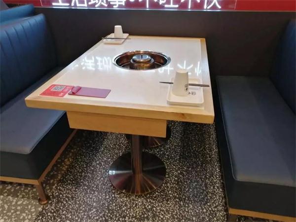 大（dà）理石火鍋桌