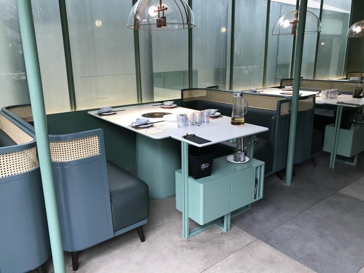 生如夏花（huā）餐廳桌椅